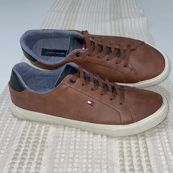 Tommy Hilfiger beautiful brown leather sneakers. Men’s 10. Like new condition. - Picture 1 of 14